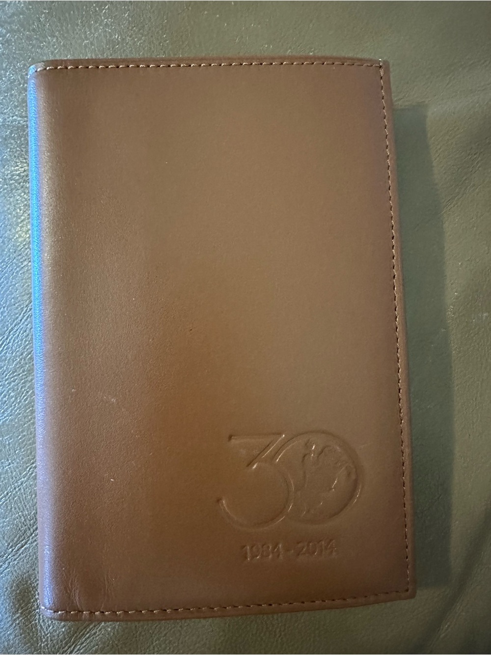 Levenger Brown Leather Travel Wallet with 30th Anniversary Embossing-NIB